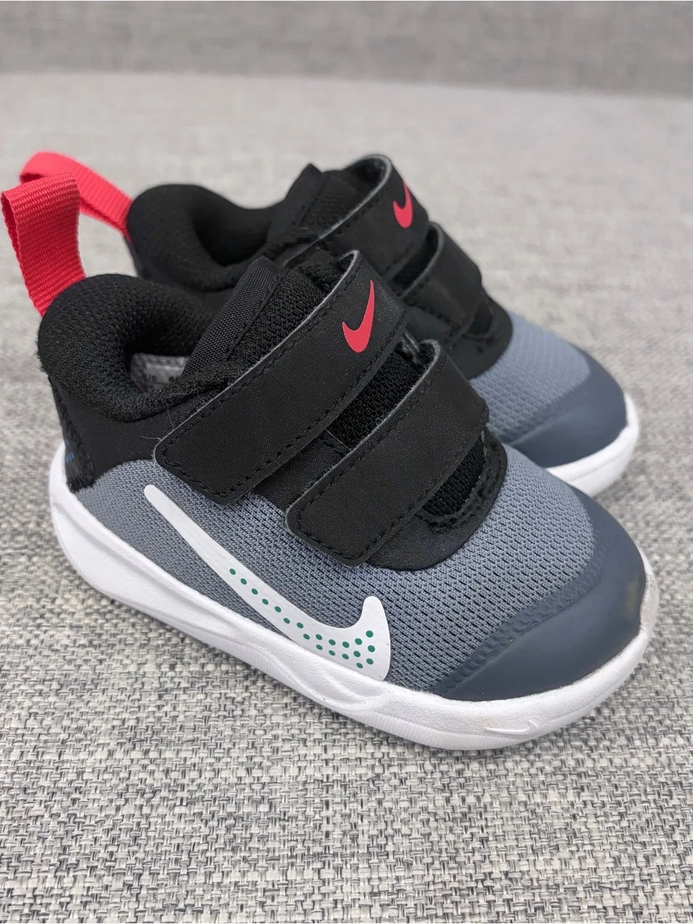 Nike Kids Grey & Black Sneakers with Red Accents size 4C